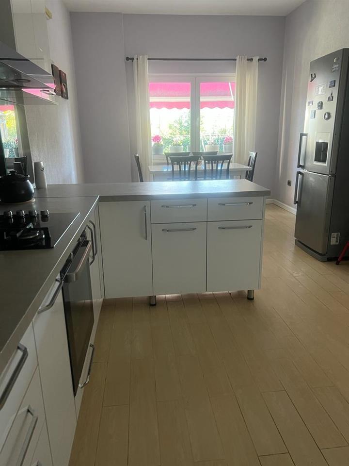 Vile me qira, Mjull Bathore (Acacia Hills)