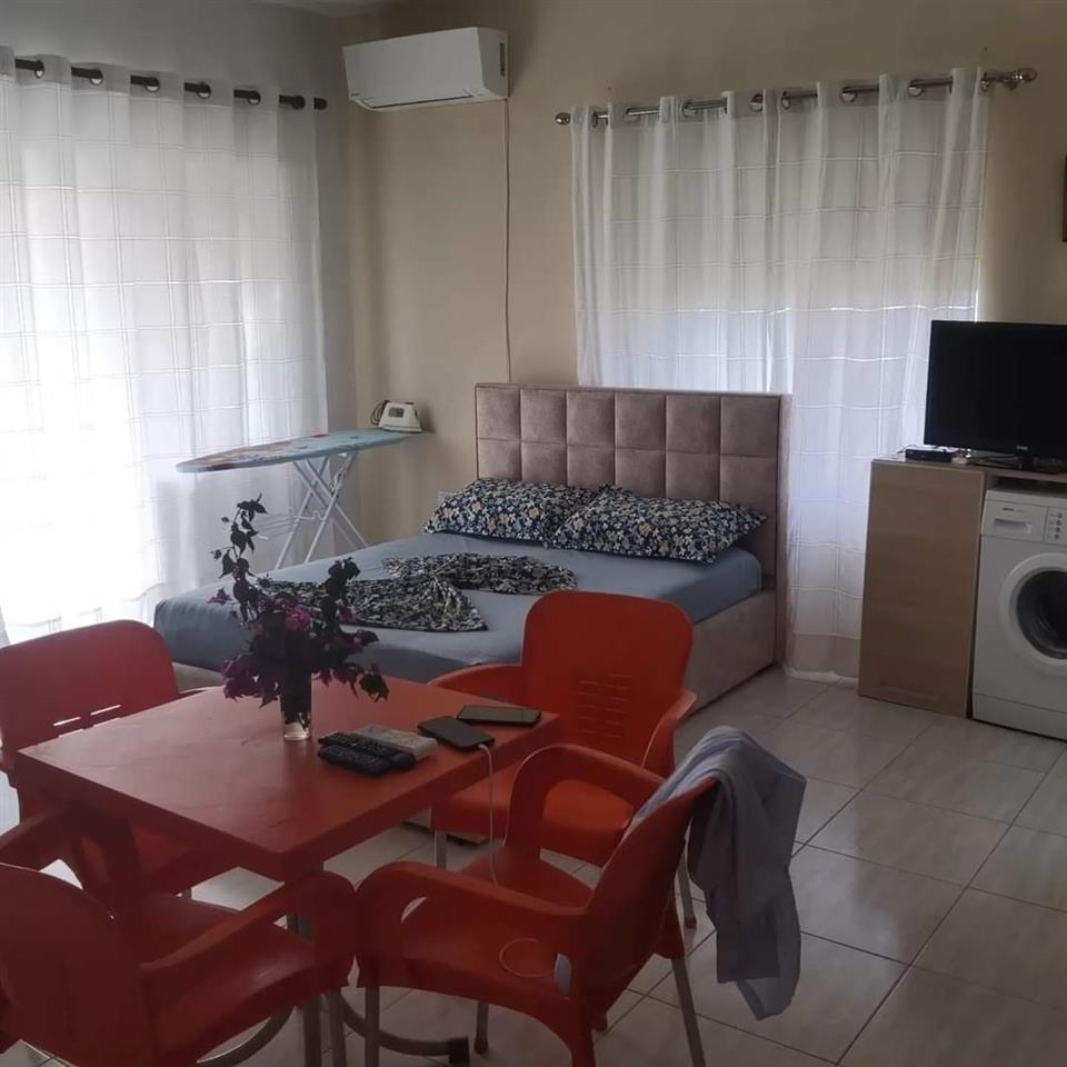 Jap Dhom Pushimi me Qera/Ditore te Plazhi Pasqyra Ksamil