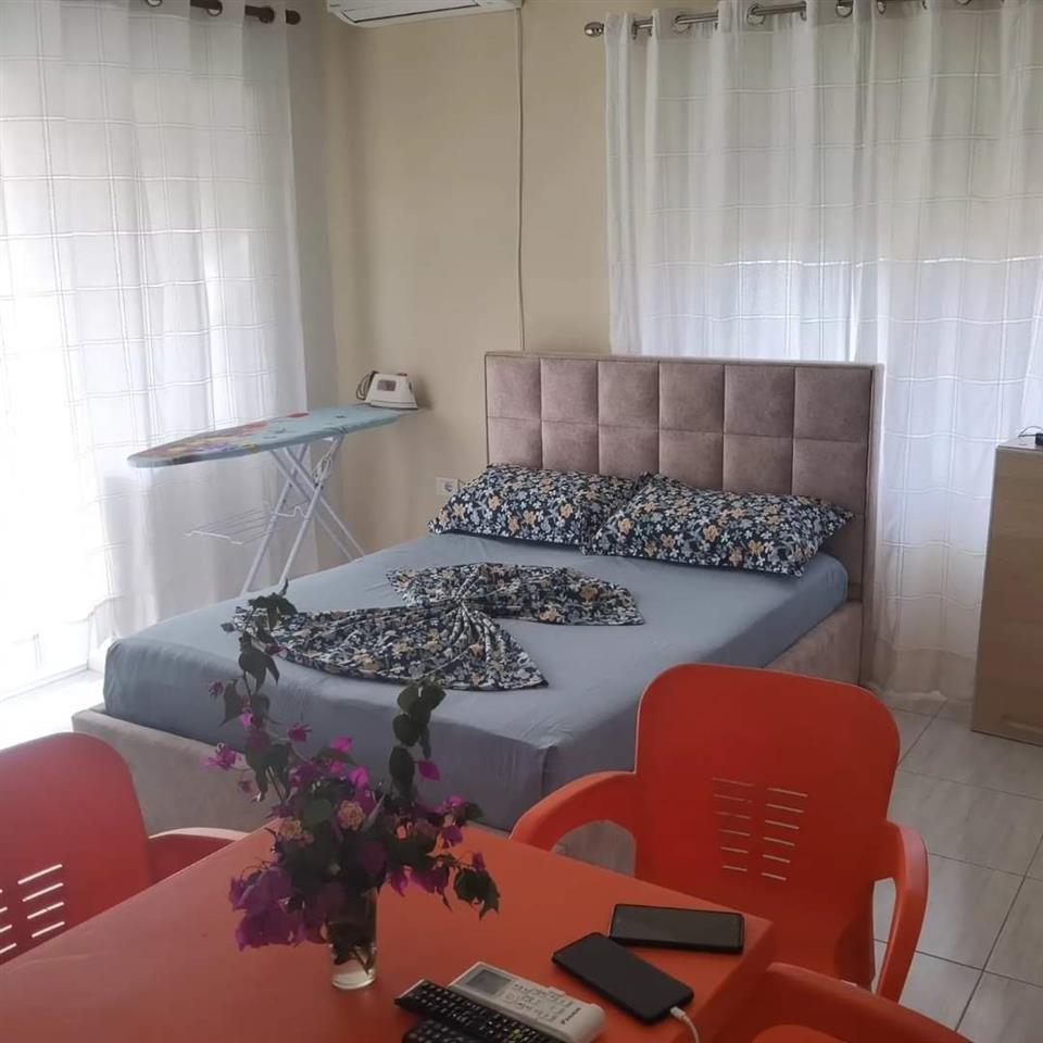 Jap Dhom Pushimi me Qera/Ditore te Plazhi Pasqyra Ksamil