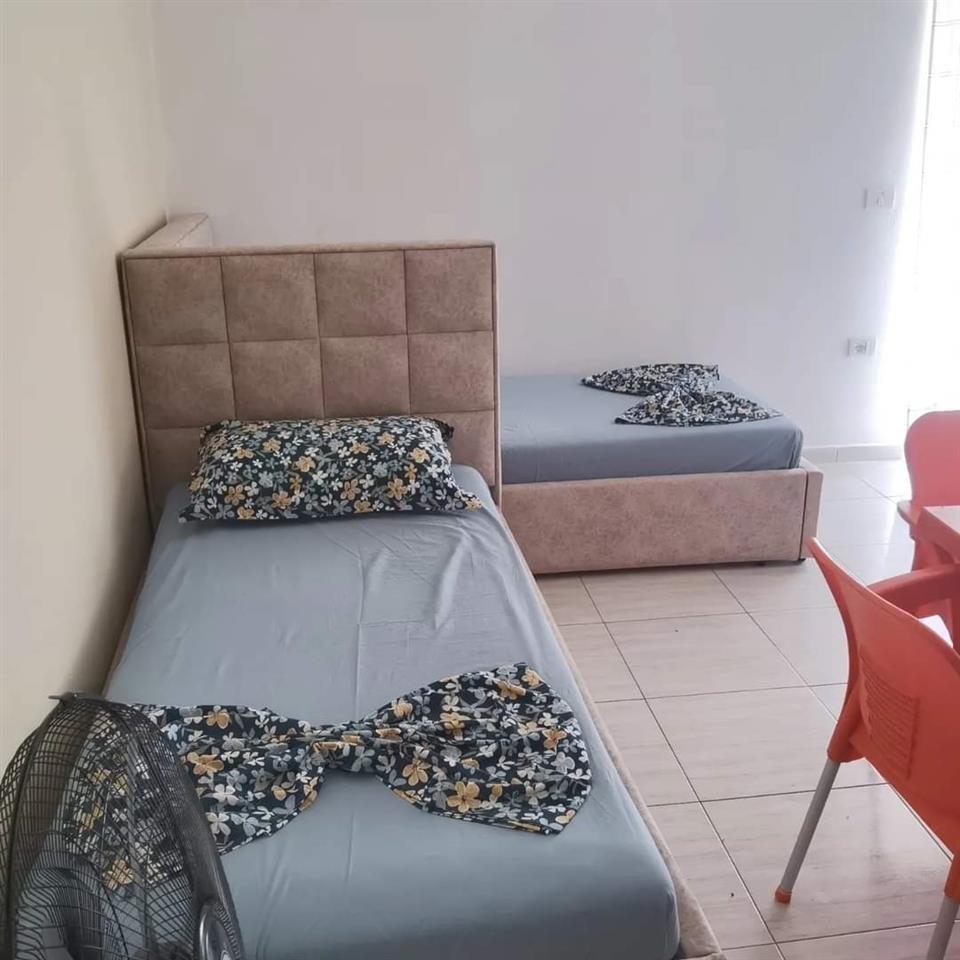 Jap Dhom Pushimi me Qera/Ditore te Plazhi Pasqyra Ksamil