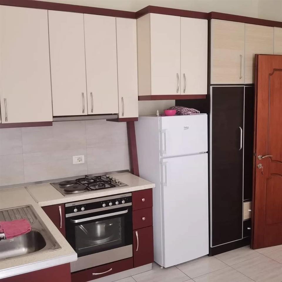 Jap Dhom Pushimi me Qera/Ditore te Plazhi Pasqyra Ksamil