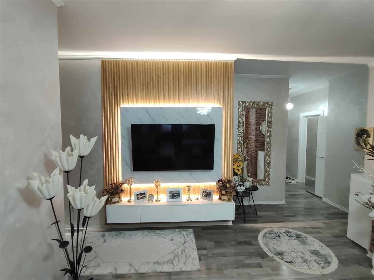 Shitet apartament i mobiluar