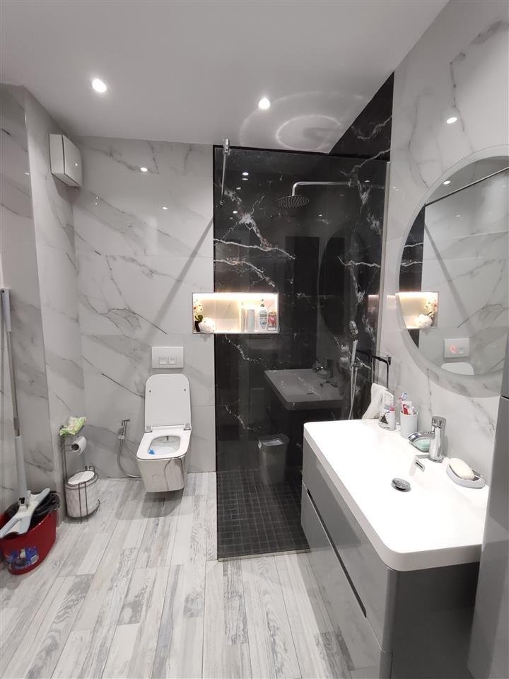 Shitet apartament i mobiluar