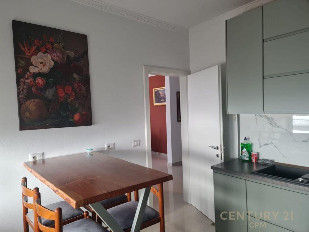 Apartament 2+2+2+Parking për qira tek xhamia, Kopshti Botani