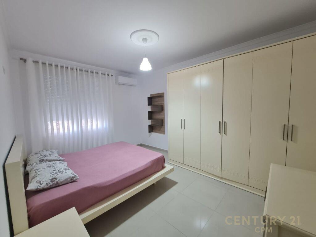 Apartament 2+2+2+Parking për qira tek xhamia, Kopshti Botani
