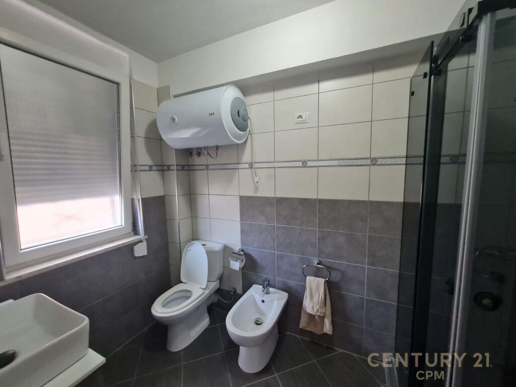 Apartament 2+2+2+Parking për qira tek xhamia, Kopshti Botani