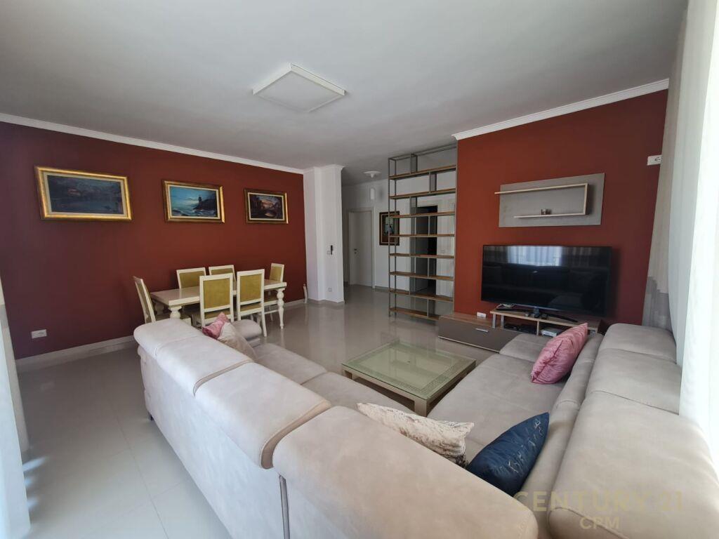 Apartament 2+2+2+Parking për qira tek xhamia, Kopshti Botani