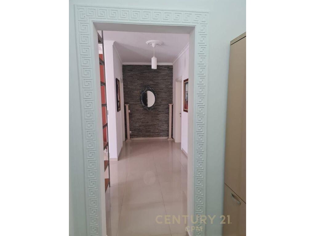 Apartament 2+2+2+Parking për qira tek xhamia, Kopshti Botani