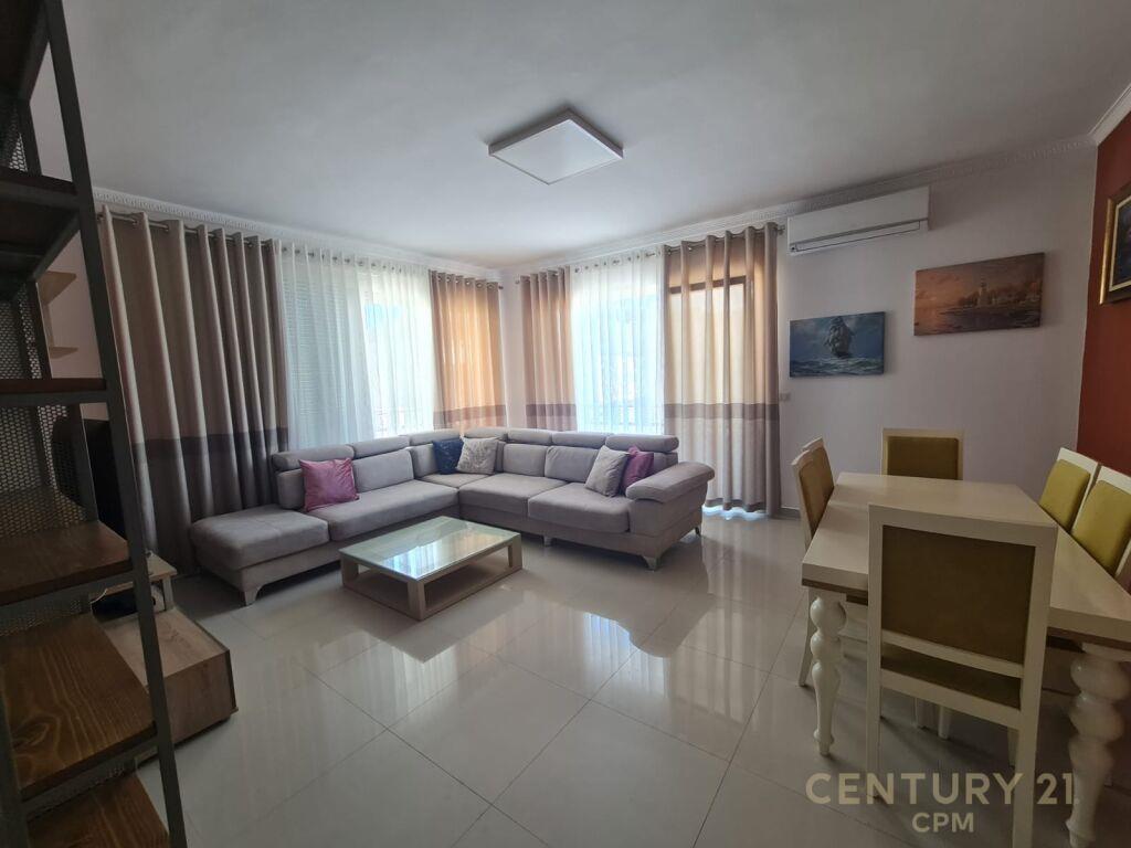 Apartament 2+2+2+Parking për qira tek xhamia, Kopshti Botani