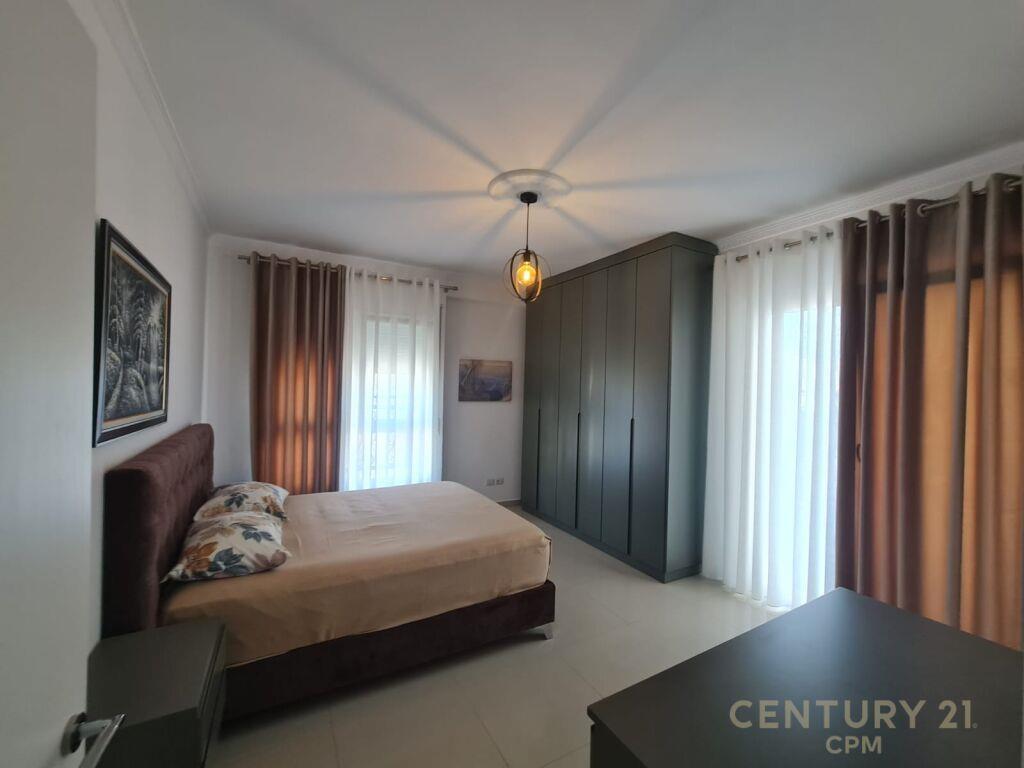 Apartament 2+2+2+Parking për qira tek xhamia, Kopshti Botani