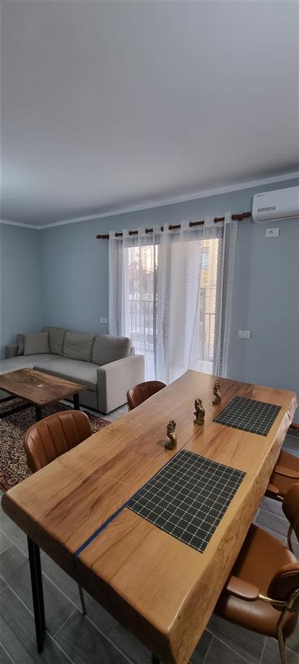 Apartament me qera ditore prane Qendres!