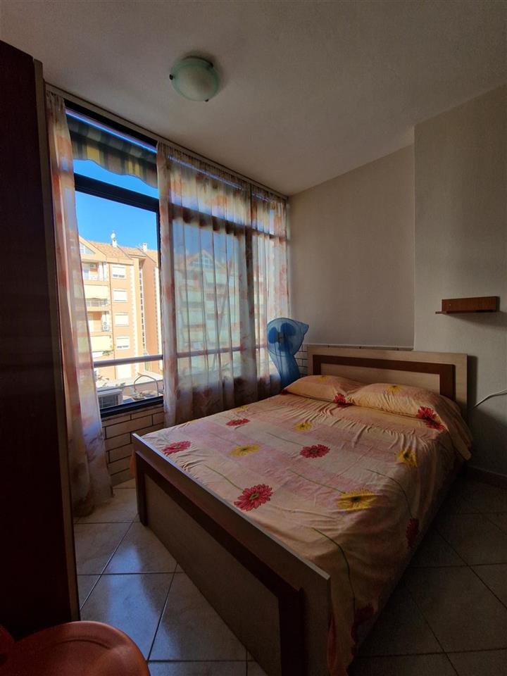 Garsoniere me Qera ne Plazh, Golem