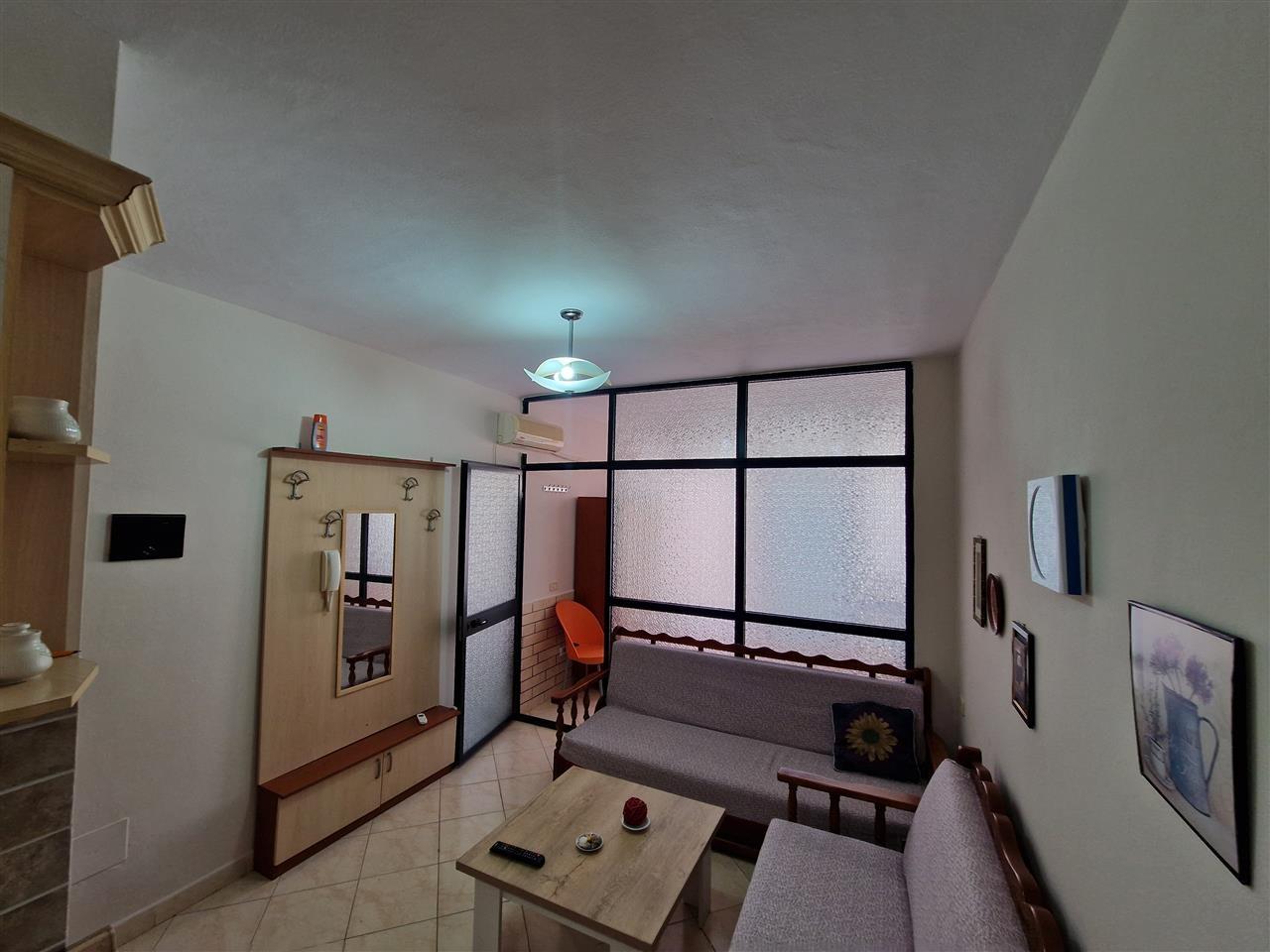 Garsoniere me Qera ne Plazh, Golem