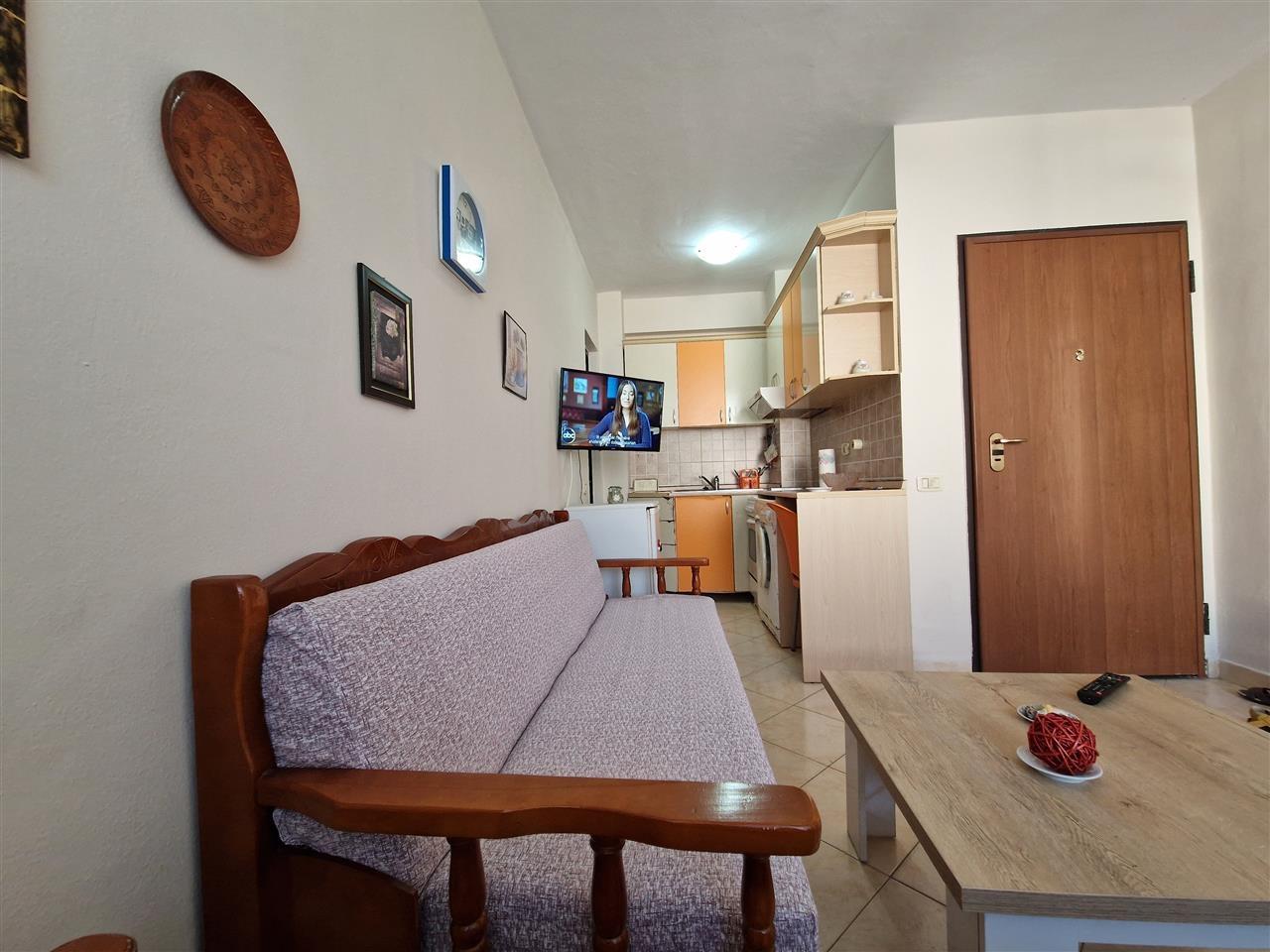 Garsoniere me Qera ne Plazh, Golem