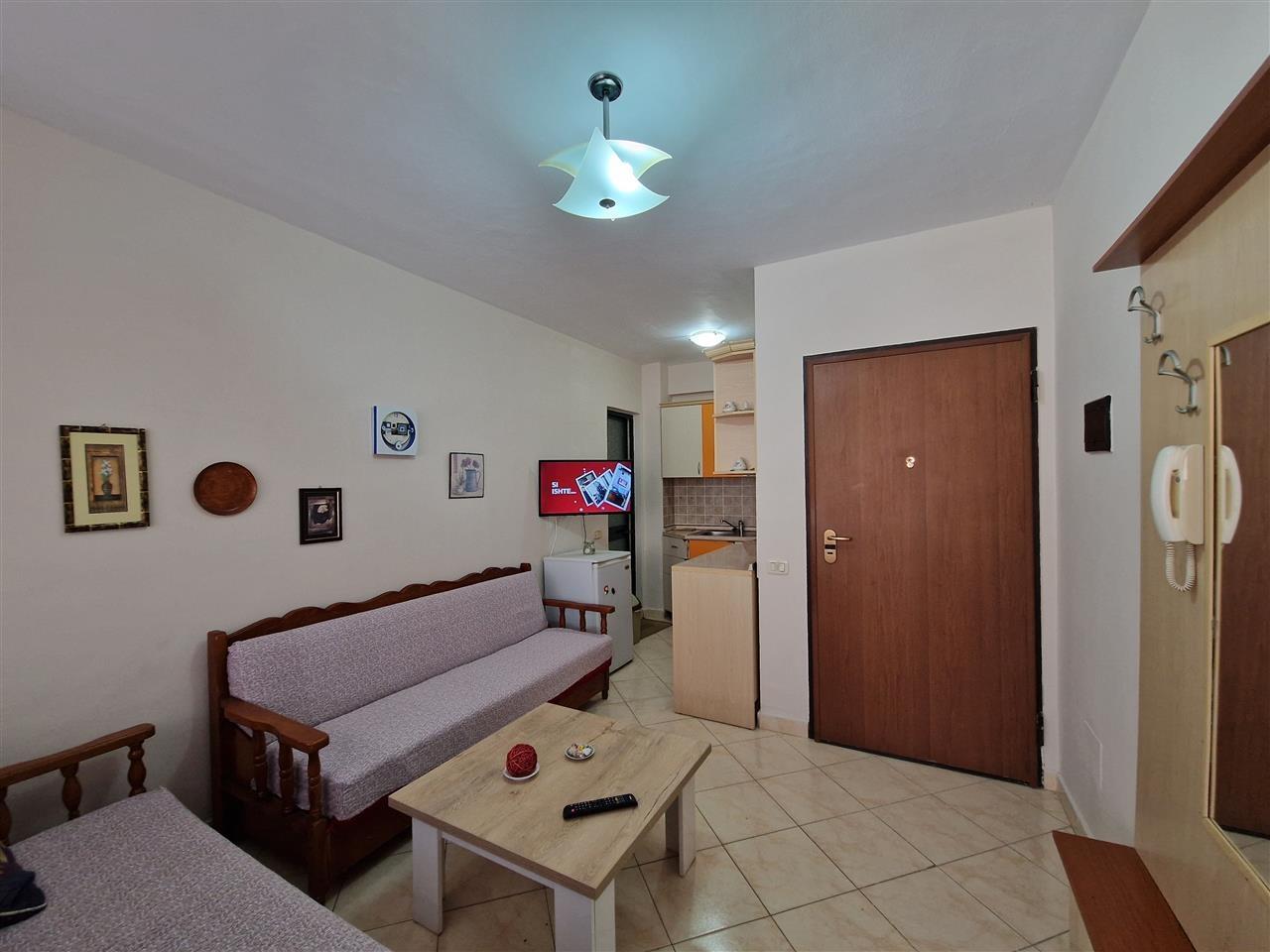 Garsoniere me Qera ne Plazh, Golem