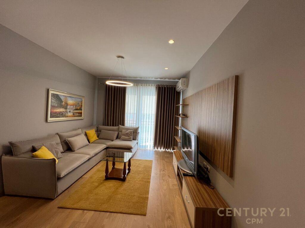 Jepet me qira apartament 2+1 tek Komuna Parisit.