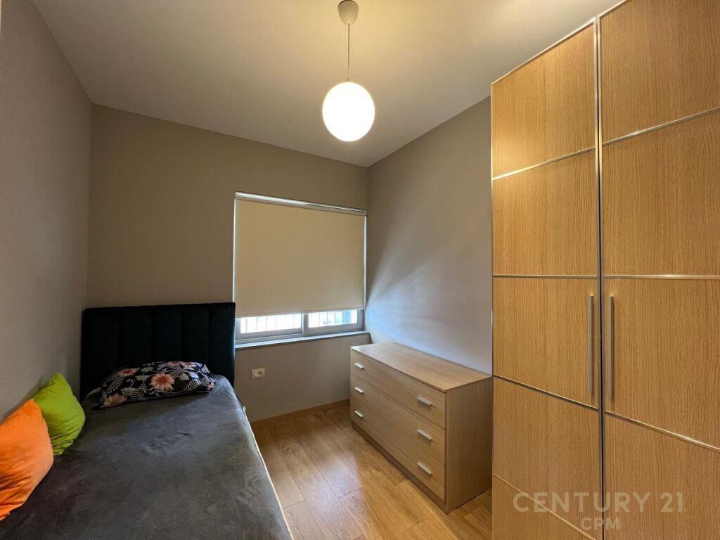 Jepet me qira apartament 2+1 tek Komuna Parisit.