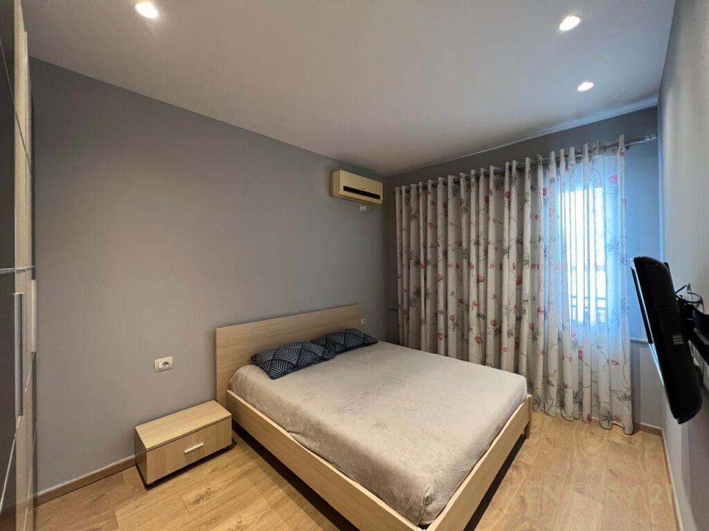 Jepet me qira apartament 2+1 tek Komuna Parisit.
