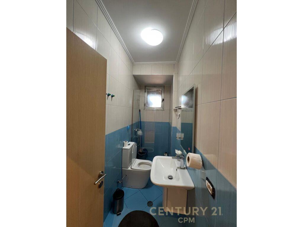 Jepet me qira apartament 2+1 tek Komuna Parisit.