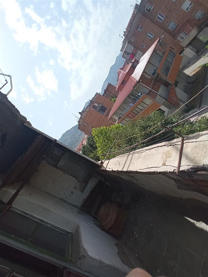 ❌ OKAZION ❌ Shitet Hyrje Pallati Te Zona E Spitalit