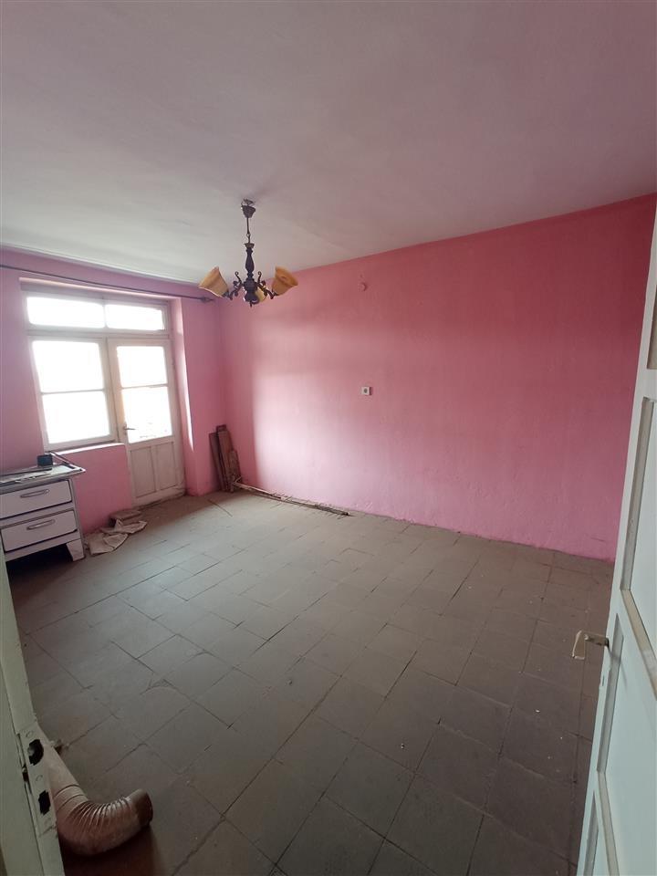 ❌ OKAZION ❌ Shitet Hyrje Pallati Te Zona E Spitalit