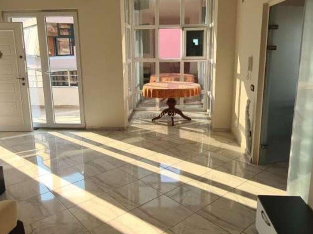 SHTEPI ME QIRA 2+1 NE SELITE!