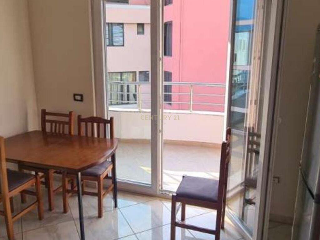 SHTEPI ME QIRA 2+1 NE SELITE!