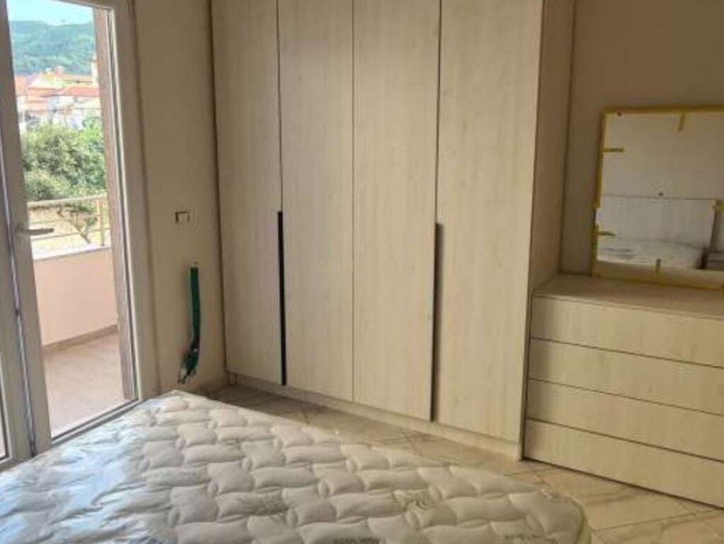 SHTEPI ME QIRA 2+1 NE SELITE!