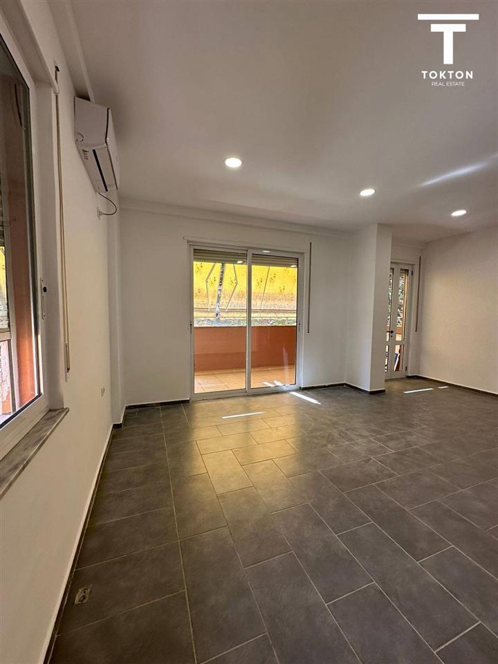 QERA, APARTAMENT 2+1+ AMBIENT BIZNESI, FRESKU, TIRANE. TT 10