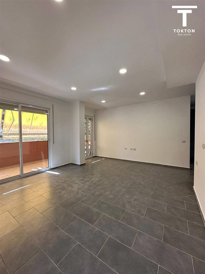 QERA, APARTAMENT 2+1+ AMBIENT BIZNESI, FRESKU, TIRANE. TT 10