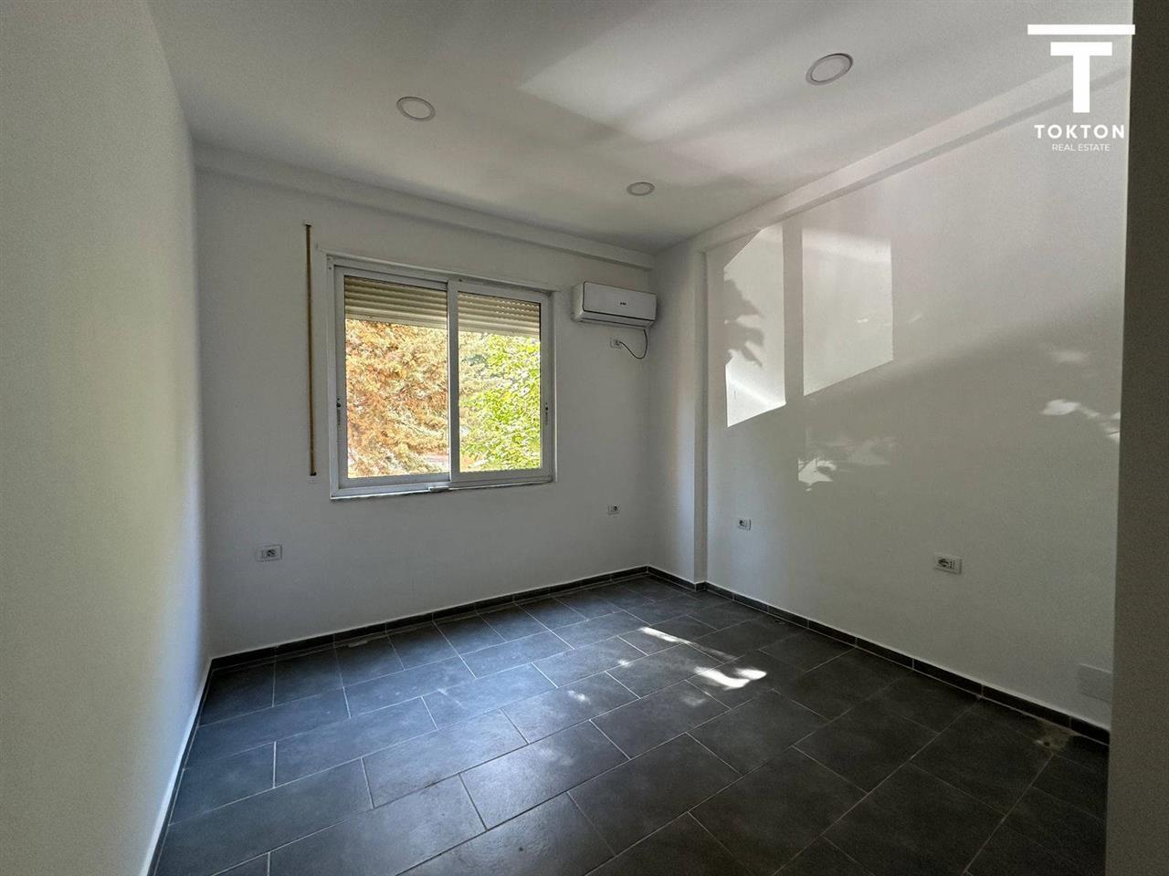 QERA, APARTAMENT 2+1+ AMBIENT BIZNESI, FRESKU, TIRANE. TT 10