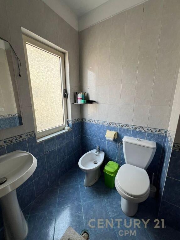 Qira Apartament 1+1 Pallati me Shigjeta 400 €