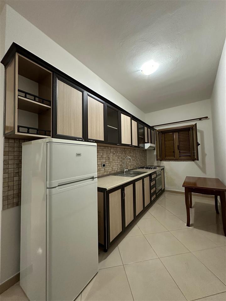 JEPET APARTAMENT ME QERA PRAN STADIUMIT DURRES.