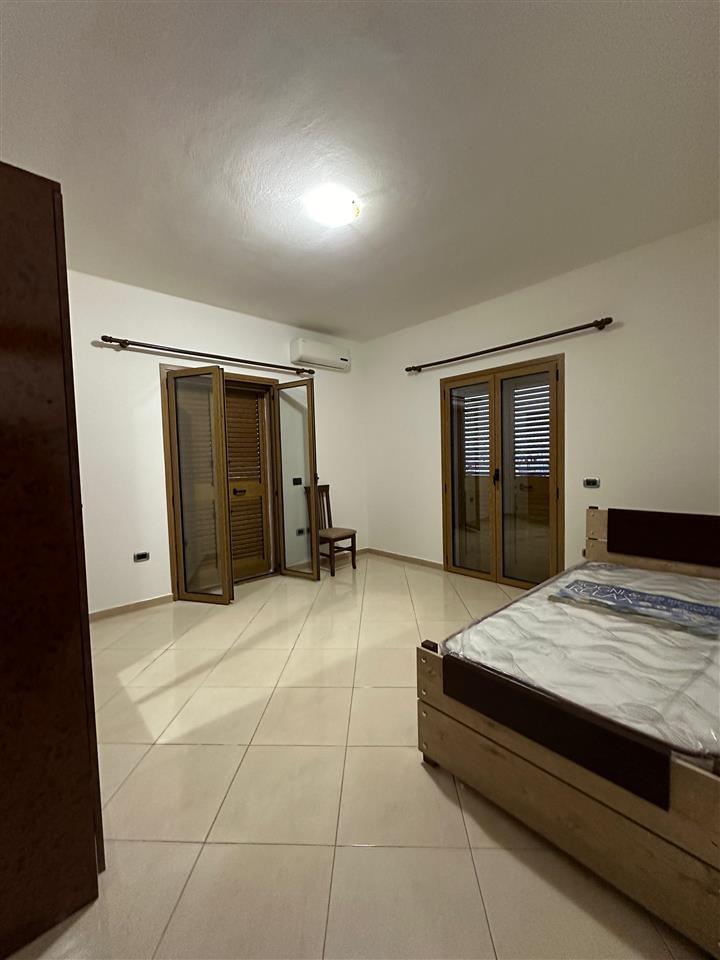 JEPET APARTAMENT ME QERA PRAN STADIUMIT DURRES.