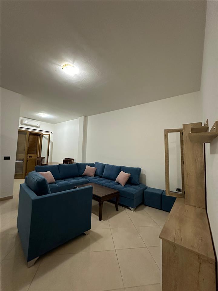 JEPET APARTAMENT ME QERA PRAN STADIUMIT DURRES.