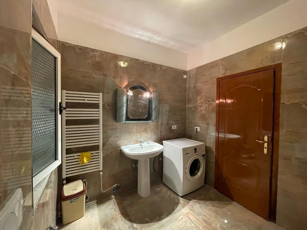 Jepet me qera apartament 1+1, Kinostudio