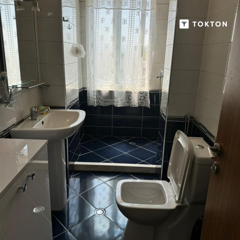 Shitet, Apartament 1+1 në Rrugën e Dajtit, Fresku, Tiranë.