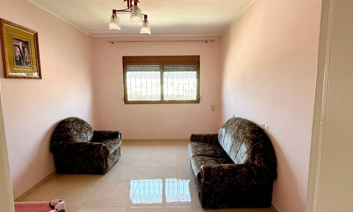 Kavaje, apartament 2+1,shetitorja “Taulantia “,afer parkut.