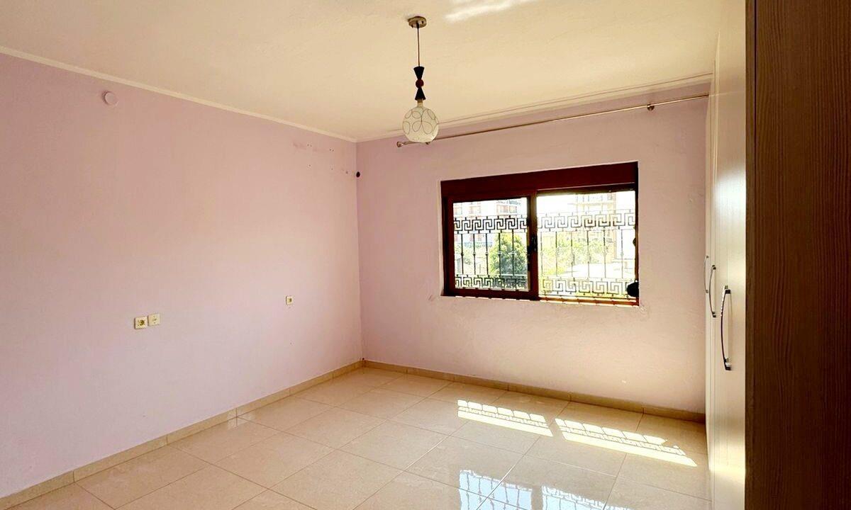 Kavaje, apartament 2+1,shetitorja “Taulantia “,afer parkut.