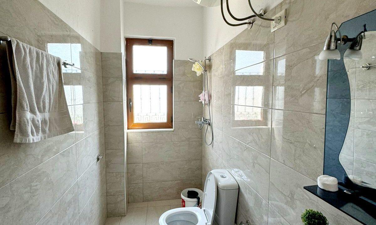 Kavaje, apartament 2+1,shetitorja “Taulantia “,afer parkut.