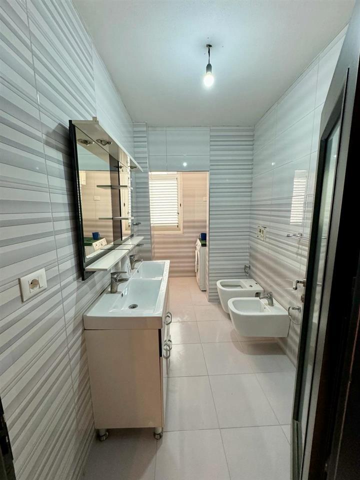 Kavaje,superapartament 1+1,afer tregut industrial.