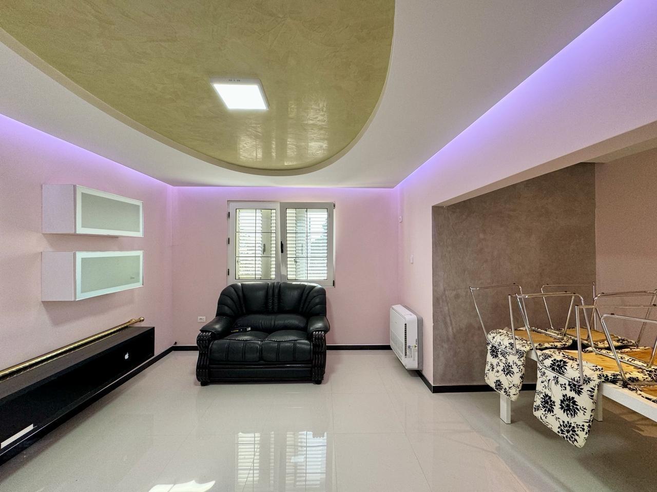 Kavaje,superapartament 1+1,afer tregut industrial.