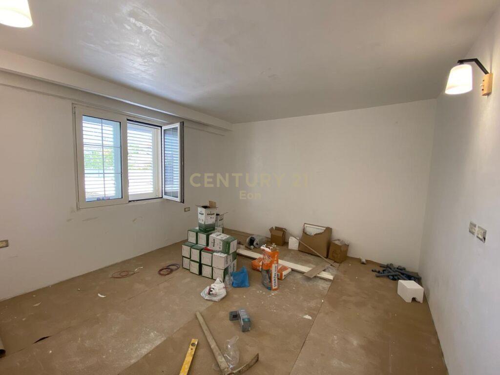 SHITET SUPER VILE NE DURRES!