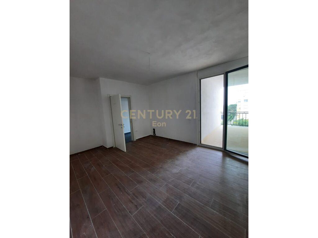 SHITET APARTAMENT ME PAMJE DETI NE QERRET KAVAJE