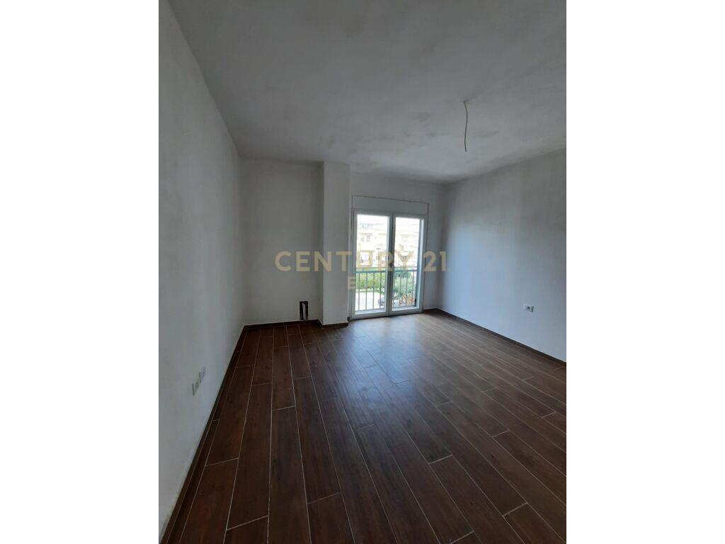 SHITET APARTAMENT ME PAMJE DETI NE QERRET KAVAJE