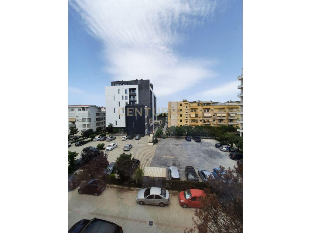 SHITET APARTAMENT ME PAMJE DETI NE QERRET KAVAJE