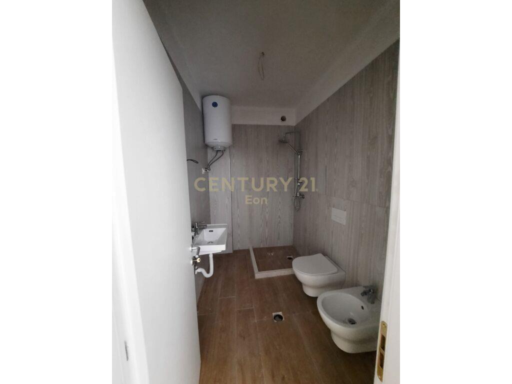 SHITET APARTAMENT ME PAMJE DETI NE QERRET KAVAJE