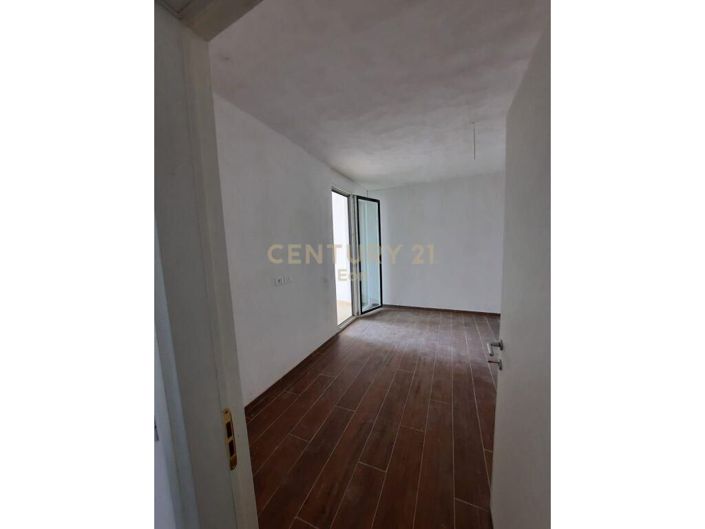 SHITET APARTAMENT ME PAMJE DETI NE QERRET KAVAJE