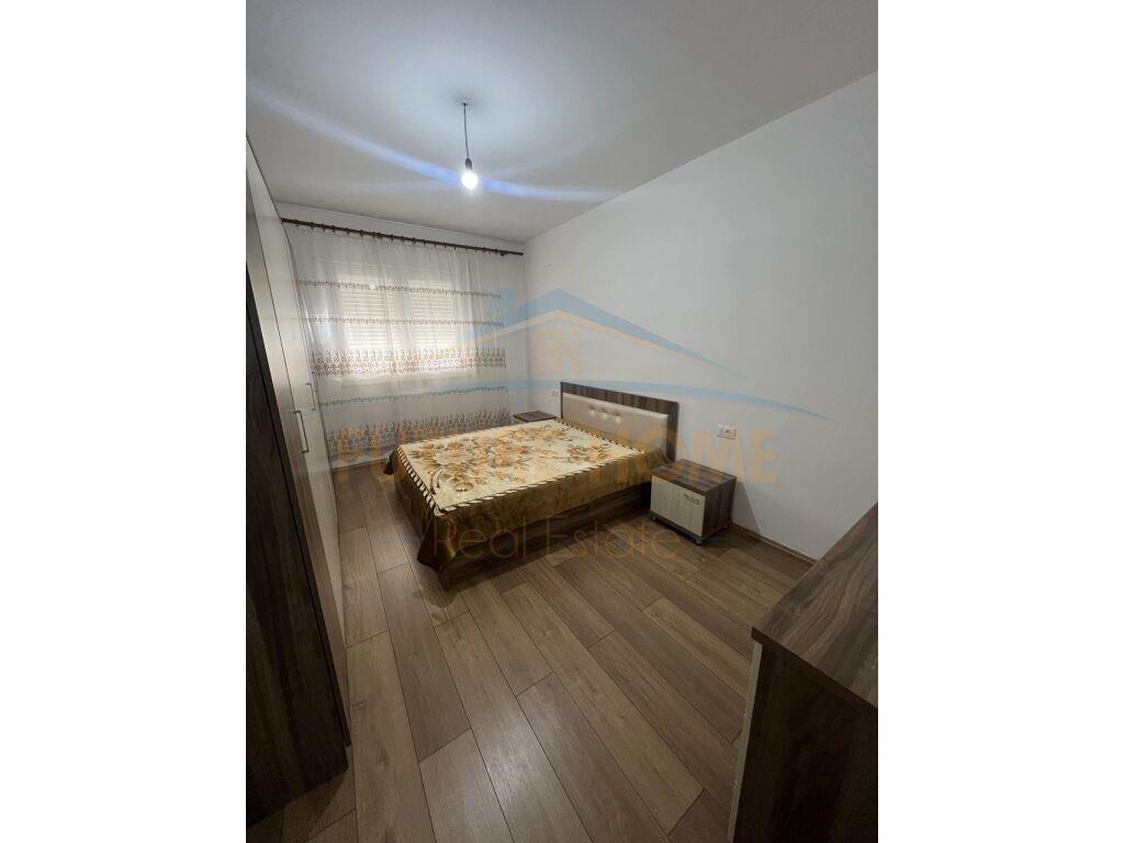 Qera, Apartament 1+1+Post parkimi, Unaza e Re, Tiranë.