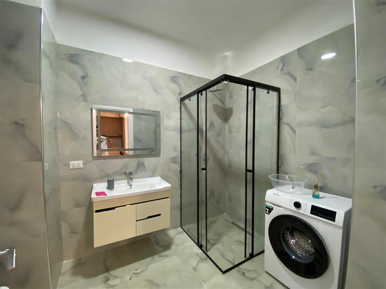 APARTAMENT NE QENDER DURRES PER QERA 2+1+2T DHE 2 BALLKONE !